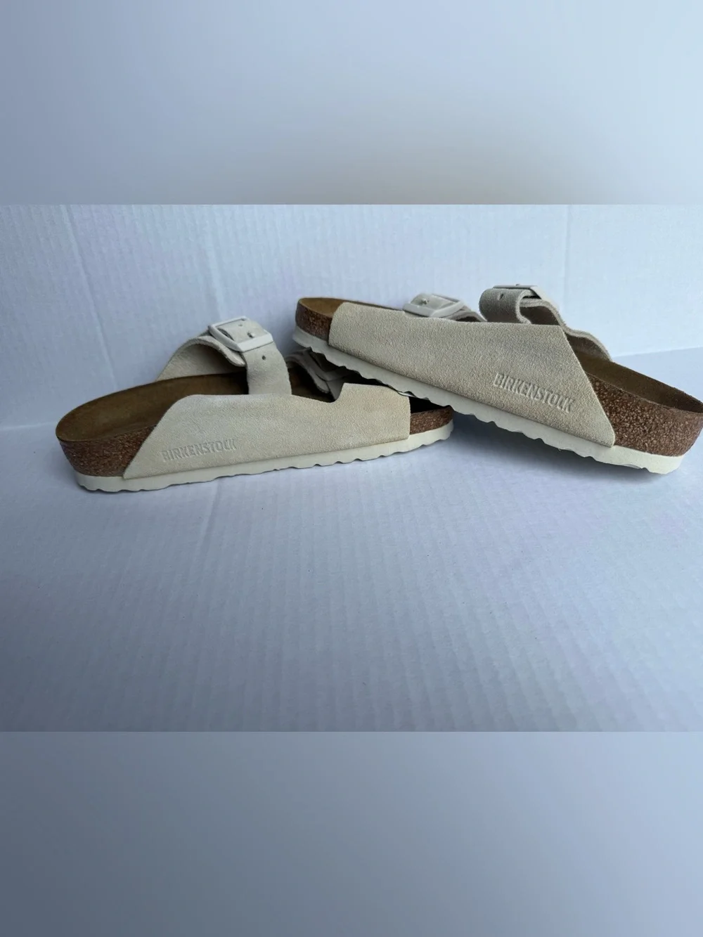 Birkenstock Arizona Softbed Suede in Antique White NIB Women’s 4-4.5, Youth 3